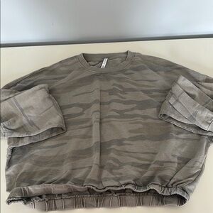Camouflage Cropped Sweatshirt